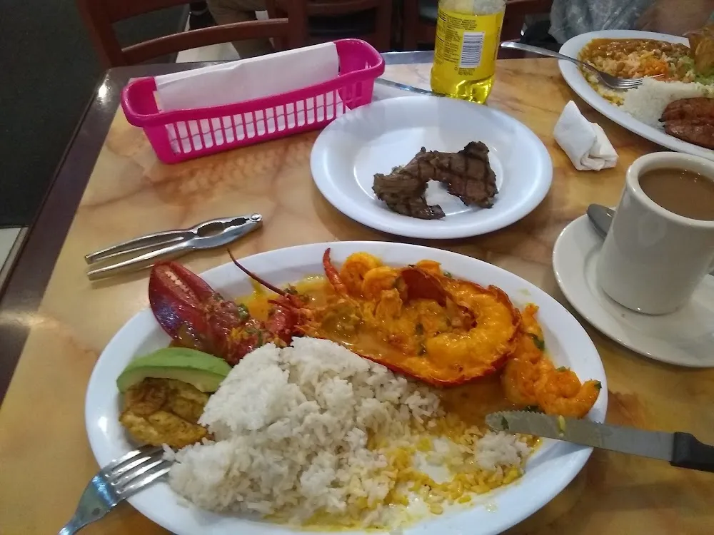 Langosta Con Camarones