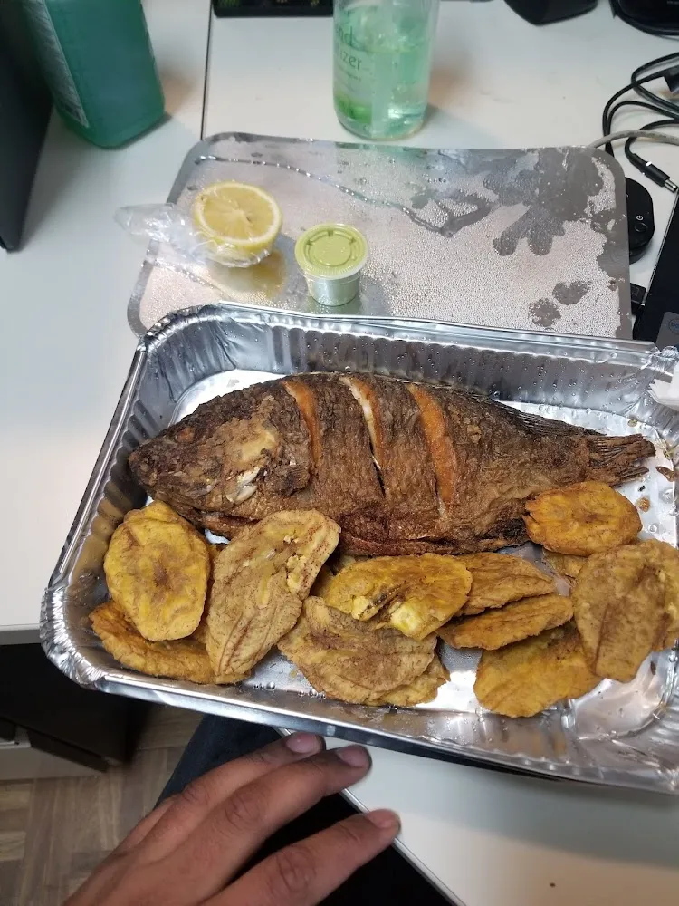 Tilapia Con Tostones